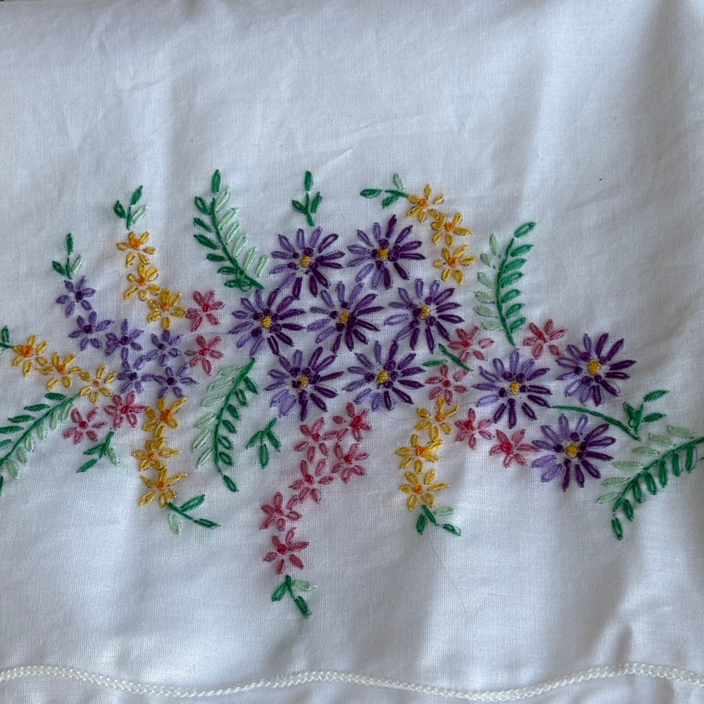 Vintage Hand Embroidered Pillowcases – Floral Pastel Design – 1950s Cotton Pair - Picture 15 of 16